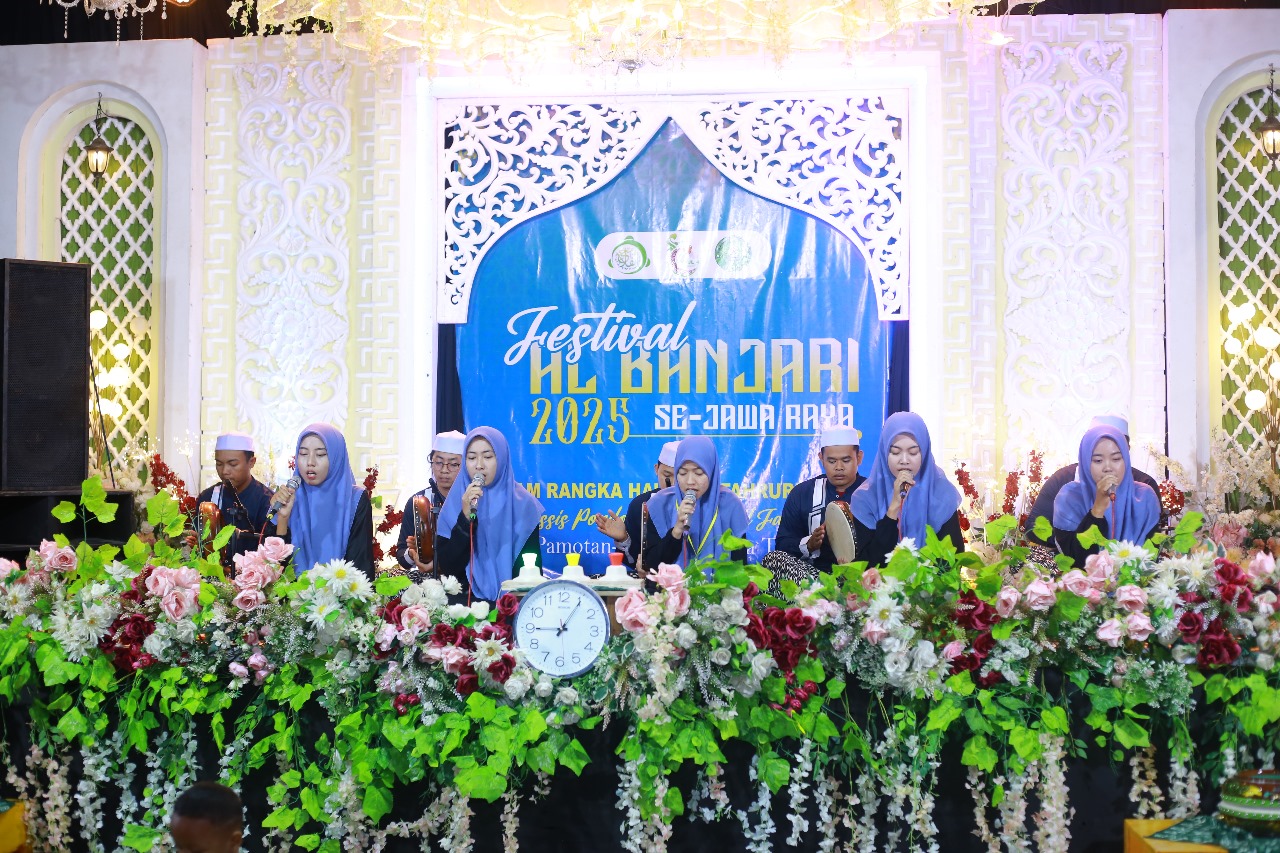 STAI Al Hidayat Lasem Tampil Memukau dalam Festival Banjari se-Jawa Raya Peringatan Haul KH. Fahrurrozi Ke-4